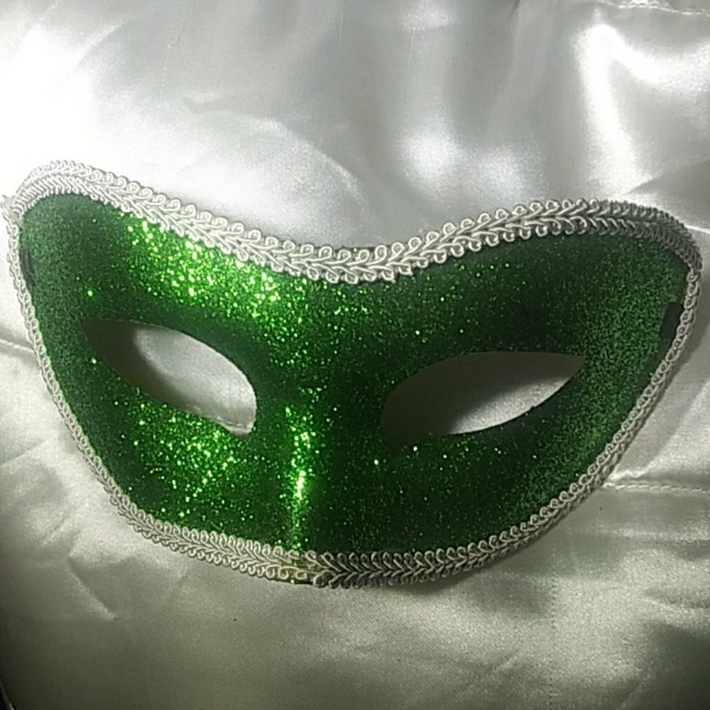 Glittery Sequencemask View 3
